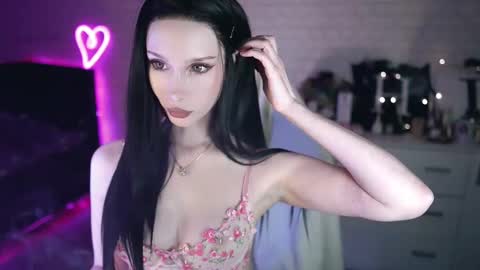 Snapshot of uindi chatting on February 18, 2025, 5:31 pm Izzy    online show from February 18, 2025, 5:31 pm