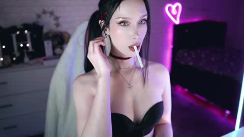 Snapshot of uindi chatting on March 10, 2025, 6:56 pm Izzy    online show from March 10, 2025, 6:56 pm