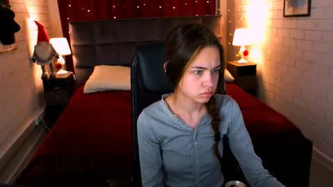 Ulia online show from April 23, 2026, 5:08 am