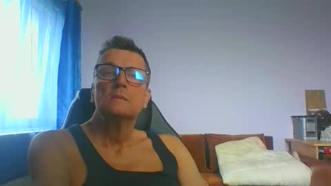 ulmeni4 online show from November 14, 2025, 8:57 am