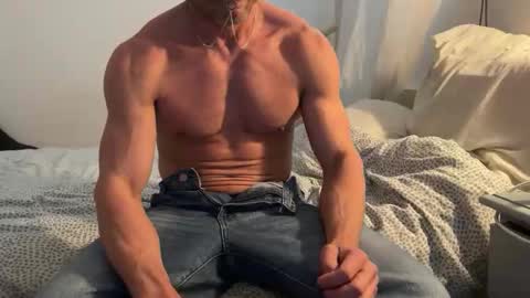 Um CM online show from April 7, 2026, 1:00 pm