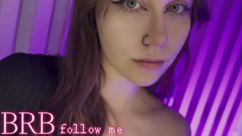 Una  online show from January 26, 2025, 1:15 pm