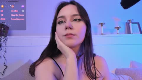 Una  online show from February 4, 2025, 12:44 pm