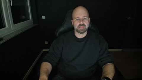 Snapshot of uncle_bear chatting on October 31, 2025, 5:36 pm Uncle Bear online show from October 31, 2025, 5:36 pm