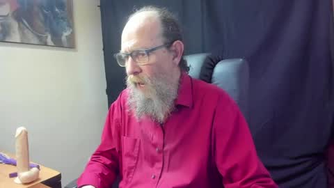 Snapshot of uncle_hottiecb chatting on April 1, 2026, 5:21 pm Uncle Hottie online show from April 1, 2026, 5:21 pm