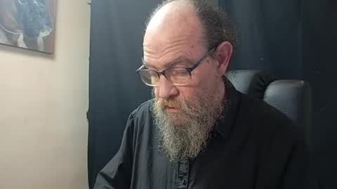 Snapshot of uncle_hottiecb chatting on April 11, 2026, 5:28 pm Uncle Hottie online show from April 11, 2026, 5:28 pm