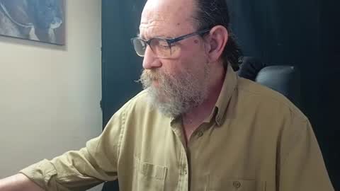 Snapshot of uncle_hottiecb chatting on April 13, 2026, 5:29 pm Uncle Hottie online show from April 13, 2026, 5:29 pm