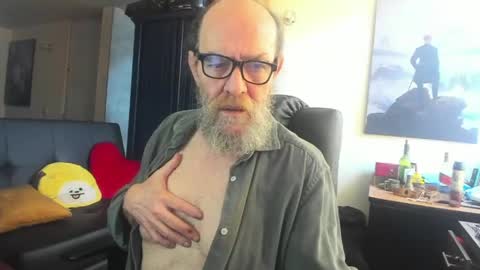 Snapshot of uncle_hottiecb chatting on June 1, 2026, 4:31 pm Uncle Hottie online show from June 1, 2026, 4:31 pm