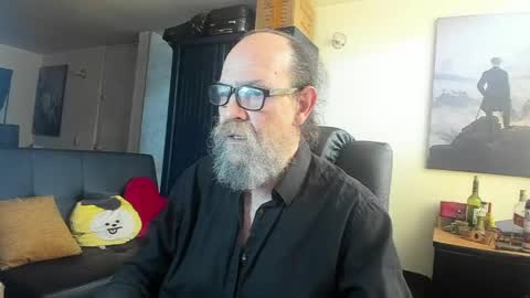 Snapshot of uncle_hottiecb chatting on June 4, 2026, 4:46 pm Uncle Hottie online show from June 4, 2026, 4:46 pm
