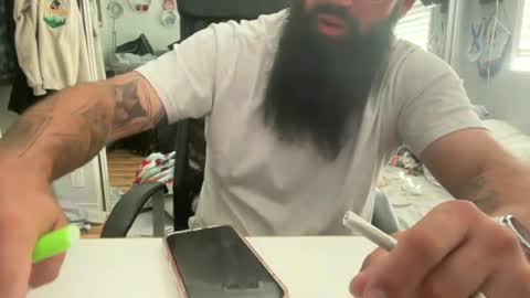 Snapshot of uncutbeard129840 chatting on May 6, 2026, 11:21 pm uncutbeard129840 online show from May 6, 2026, 11:21 pm