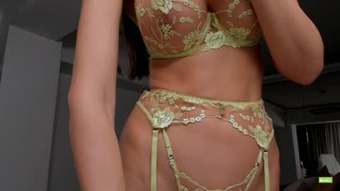 Silvia online show from December 4, 2024, 6:39 pm