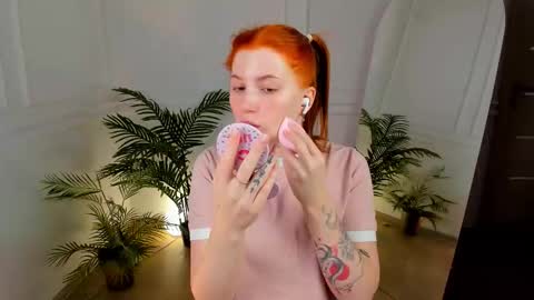 Call me Mira  thumbs up its make me happy online show from January 11, 2026, 10:48 pm