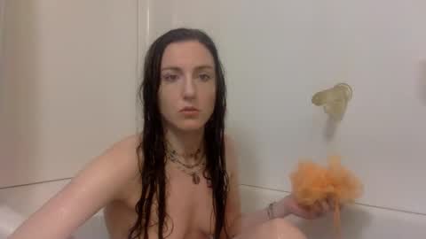 Lola Moonstone online show from April 19, 2026, 1:21 pm