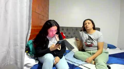 Kary and jhoa online show from December 19, 2025, 11:45 pm