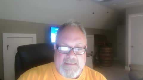 Snapshot of up2later chatting on April 9, 2026, 4:56 am up2later online show from April 9, 2026, 4:56 am