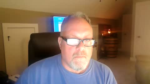 Snapshot of up2later chatting on June 3, 2026, 4:37 am up2later online show from June 3, 2026, 4:37 am