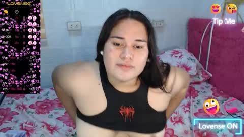 Snapshot of ur_baby_rebbecca chatting on December 12, 2024, 12:12 pm SINGLE online show from December 12, 2024, 12:12 pm