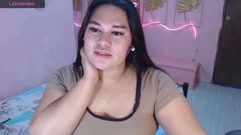 Snapshot of ur_baby_rebbecca chatting on December 29, 2024, 8:48 pm SINGLE online show from December 29, 2024, 8:48 pm