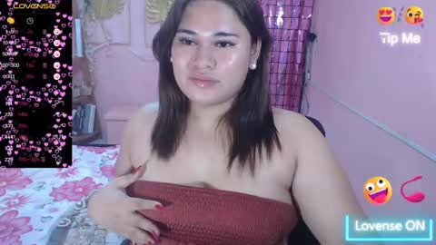 Snapshot of ur_baby_rebbecca chatting on February 4, 2025, 10:55 pm SINGLE online show from February 4, 2025, 10:55 pm