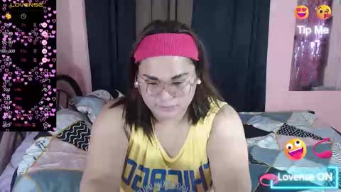 Snapshot of ur_baby_rebbecca chatting on March 9, 2025, 11:35 pm SINGLE online show from March 9, 2025, 11:35 pm