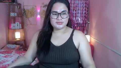 Snapshot of ur_baby_rebbecca chatting on October 14, 2025, 1:28 am SINGLE online show from October 14, 2025, 1:28 am