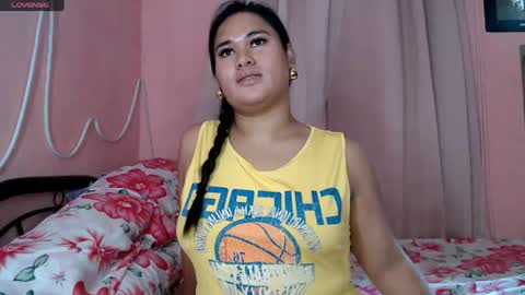 Snapshot of ur_baby_rebbecca chatting on April 21, 2026, 12:34 am SINGLE online show from April 21, 2026, 12:34 am