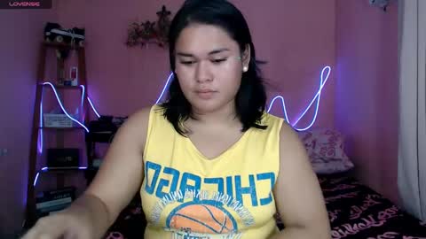 Snapshot of ur_baby_rebbecca chatting on June 1, 2026, 12:18 pm SINGLE online show from June 1, 2026, 12:18 pm