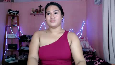 Snapshot of ur_baby_rebbecca chatting on June 2, 2026, 12:56 am SINGLE online show from June 2, 2026, 12:56 am