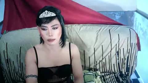 Snapshot of ur_dominatrix chatting on April 21, 2026, 12:11 pm MISS ANNA online show from April 21, 2026, 12:11 pm