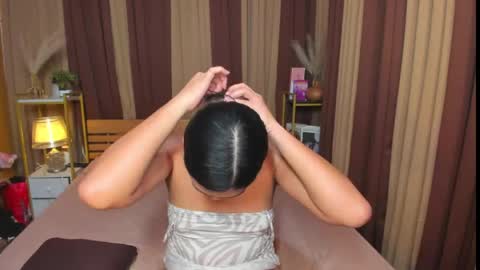 ur_girl_dwalker online show from April 30, 2026, 7:25 am