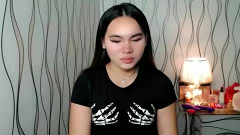 QUEENSY online show from November 17, 2025, 10:59 pm