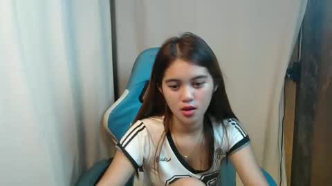 Snapshot of ur_prettyangel chatting on February 13, 2026, 2:13 pm ur_prettyangel online show from February 13, 2026, 2:13 pm
