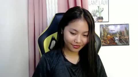 ur_small_girl online show from November 15, 2025, 1:51 pm