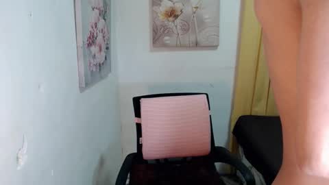 urasian_john20 online show from October 29, 2025, 8:43 pm