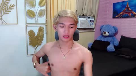 urasian_john20 online show from April 18, 2026, 1:20 am