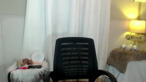 Snapshot of urcrushnextdoor_ chatting on February 9, 2025, 3:23 pm urcrushnextdoor_ online show from February 9, 2025, 3:23 pm