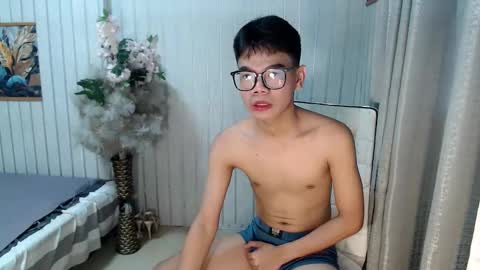 urdreamboy_doms online show from April 1, 2026, 9:21 am