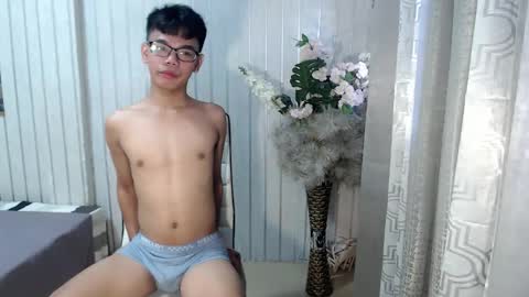 urdreamboy_doms online show from April 27, 2026, 5:49 am