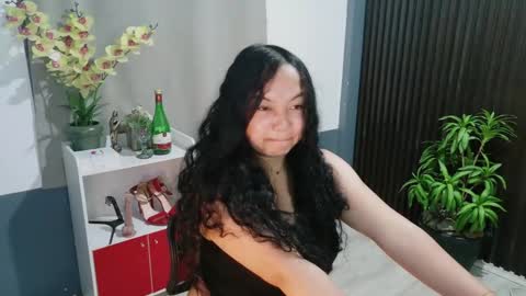 Scarlet online show from December 15, 2025, 1:15 pm