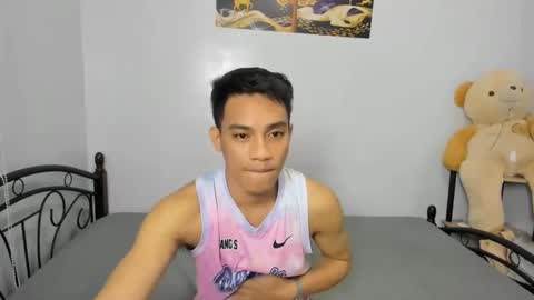 urfucker_vinz online show from February 15, 2026, 1:52 pm