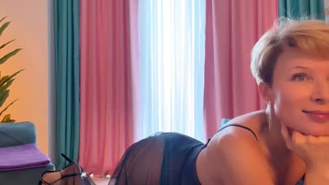 Jenny online show from October 15, 2025, 12:05 pm