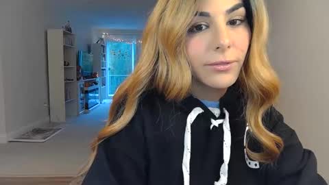 Snapshot of urgoddessmarla chatting on October 4, 2025, 8:51 pm Goddess Marla online show from October 4, 2025, 8:51 pm