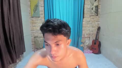 urhotasian_johnfikexx online show from June 7, 2026, 10:41 am
