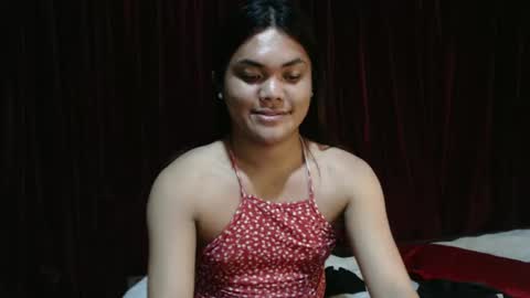 urhottie_bella online show from March 1, 2026, 7:05 pm
