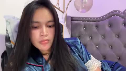 Amira online show from November 7, 2025, 11:43 am