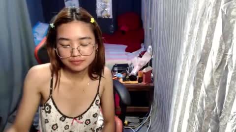 urlovelychinita online show from January 3, 2025, 4:44 am