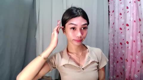 urloverjasmine_xx online show from May 9, 2026, 1:55 am