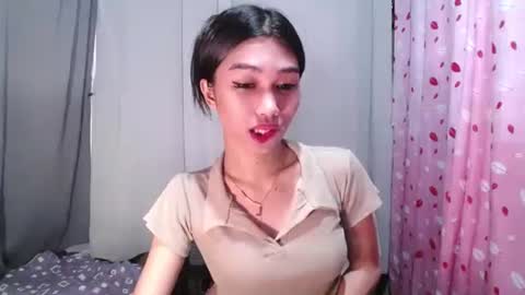 urloverjasmine_xx online show from May 14, 2026, 12:12 pm