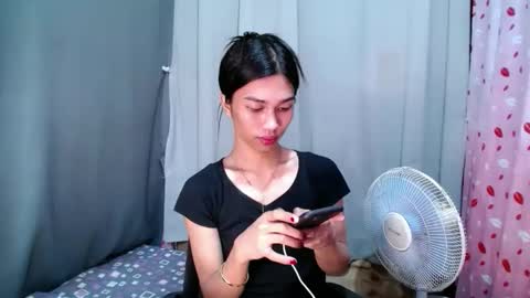 urloverjasmine_xx online show from May 15, 2026, 10:50 pm