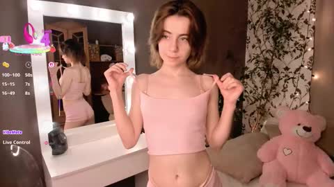 Shayna online show from October 20, 2025, 2:50 pm